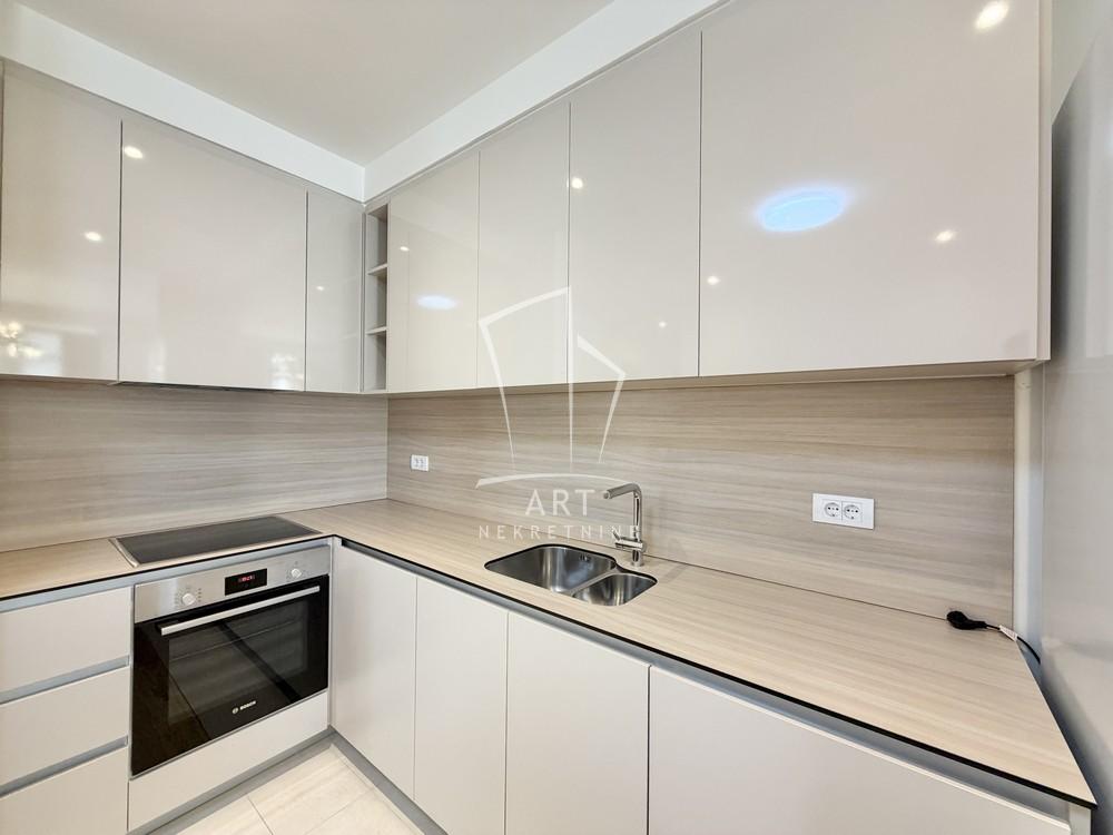 Stan na prodaju u Beogradu, Beograd na vodi, trosoban, 81m2, cena 382000 evra