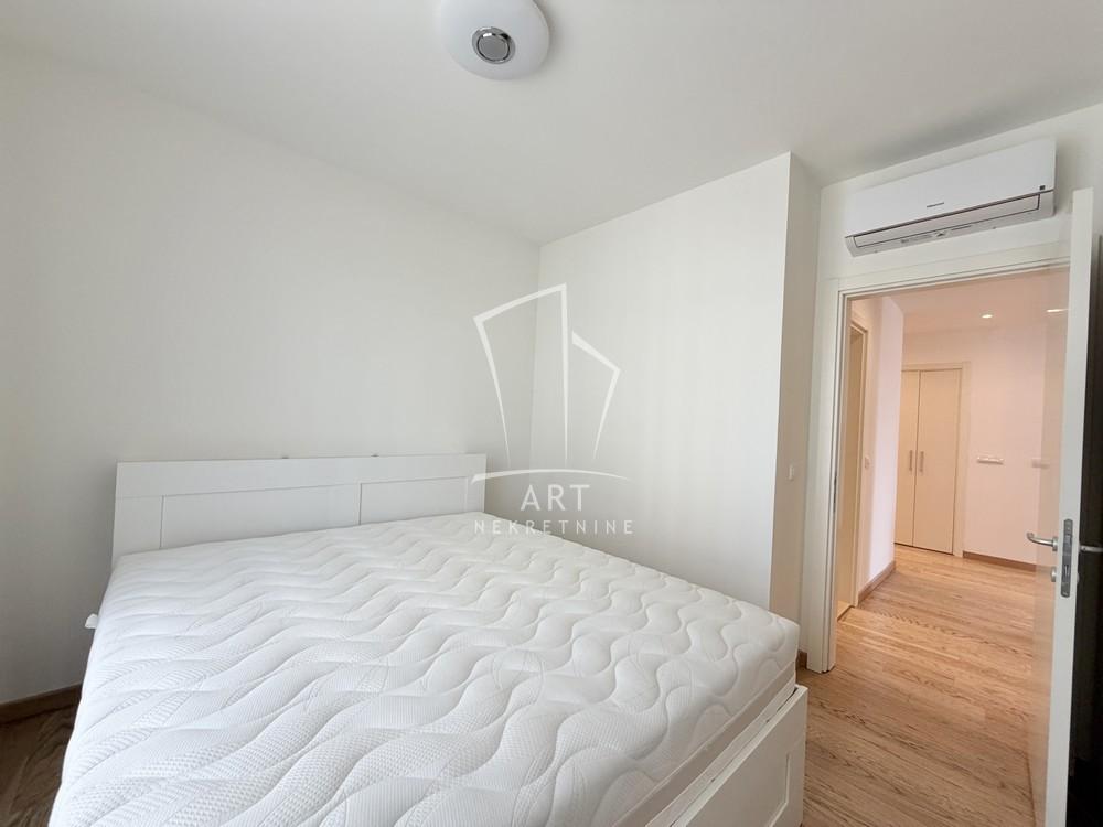 Stan na prodaju u Beogradu, Beograd na vodi, trosoban, 81m2, cena 382000 evra