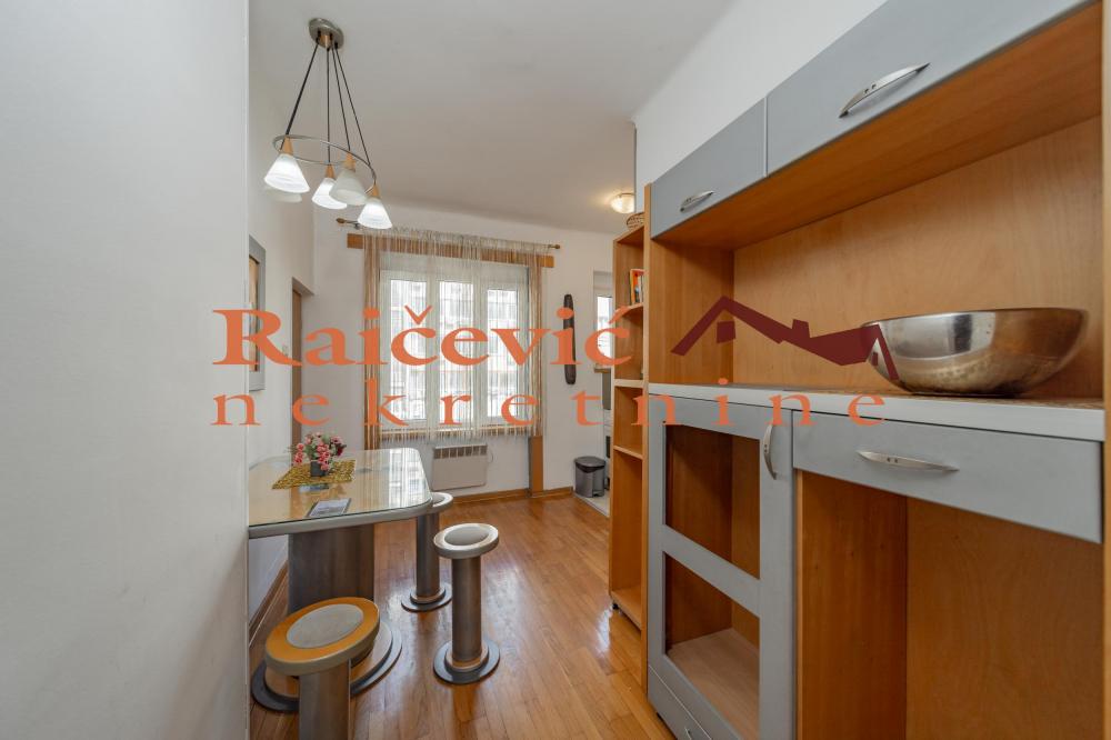 Stan na prodaju u Beogradu, Beograd (centar), jednoiposoban, 40m2, cena 260000 evra