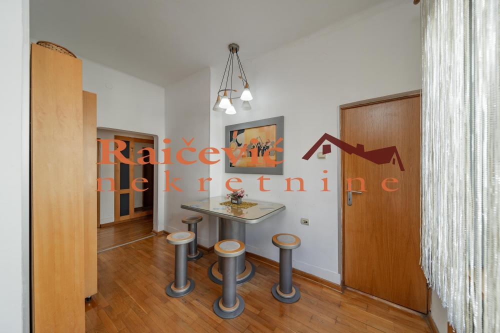 Stan na prodaju u Beogradu, Beograd (centar), jednoiposoban, 40m2, cena 260000 evra