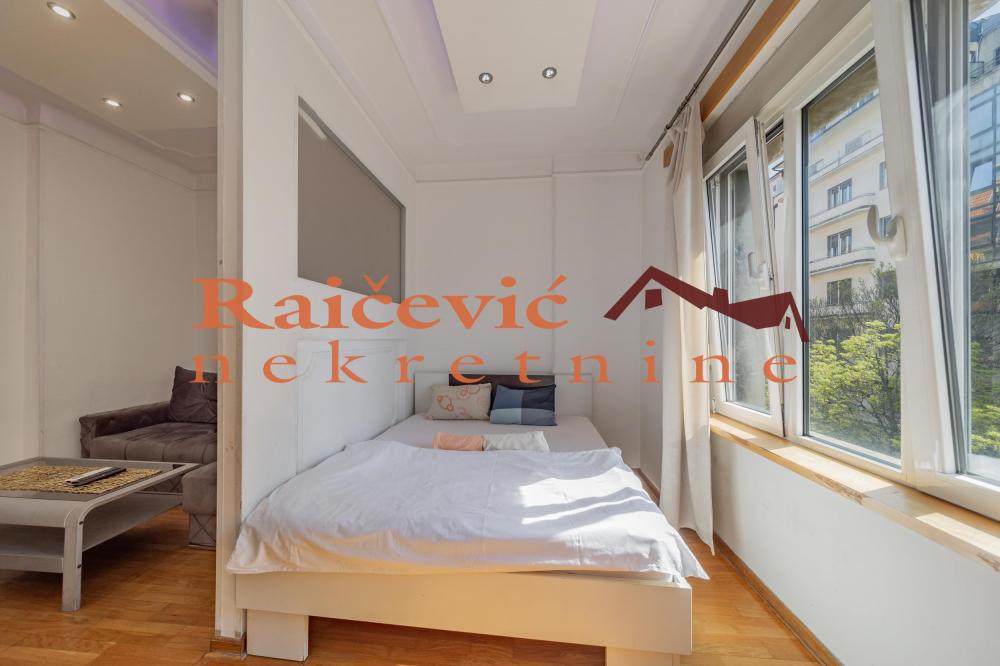 Stan na prodaju u Beogradu, Beograd (centar), jednoiposoban, 40m2, cena 260000 evra