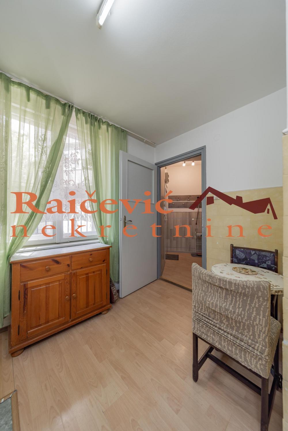 Stan na prodaju u Beogradu, Vukov spomenik, trosoban, 55m2, cena 179000 evra