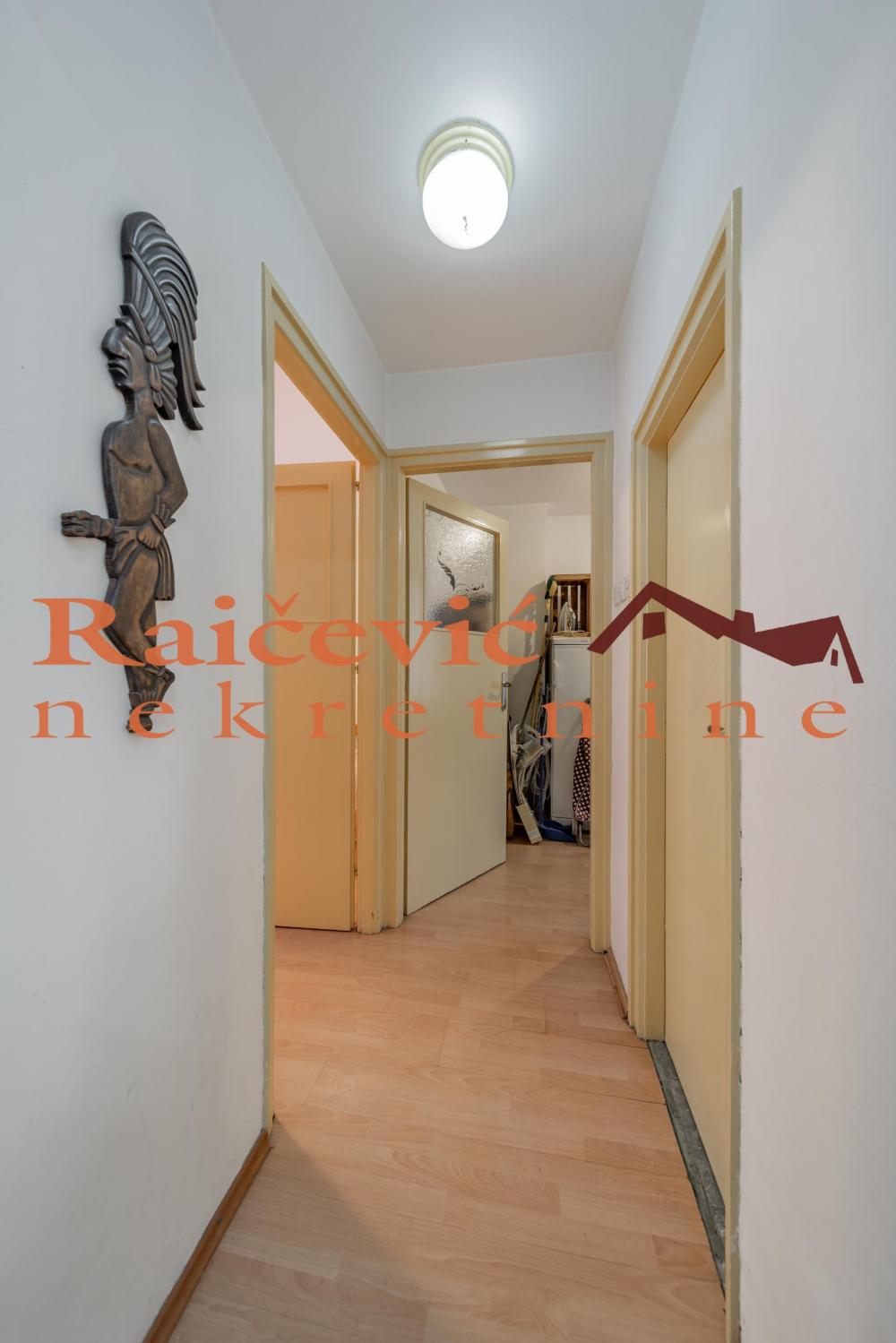 Stan na prodaju u Beogradu, Vukov spomenik, trosoban, 55m2, cena 179000 evra