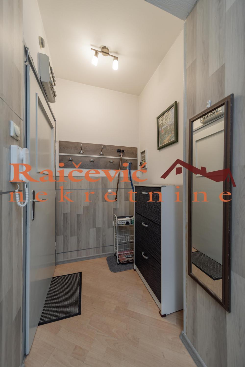 Stan na prodaju u Beogradu, Vukov spomenik, trosoban, 55m2, cena 179000 evra