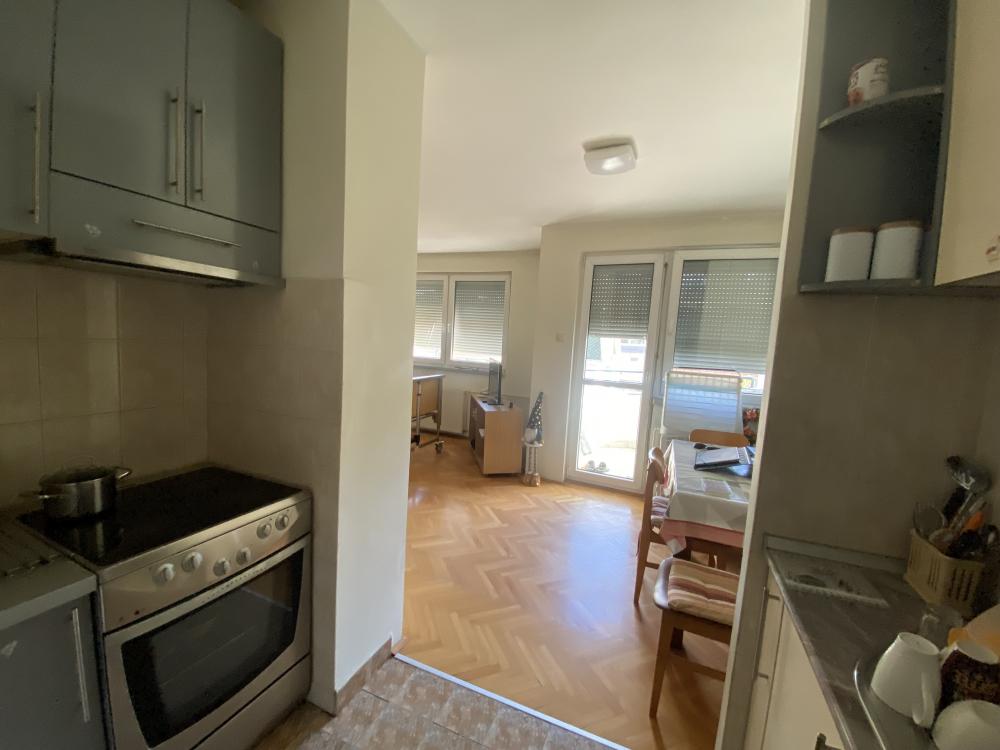 Stan na prodaju u Beogradu, Braće Jerković, dvosoban, 51m2, cena 153000 evra