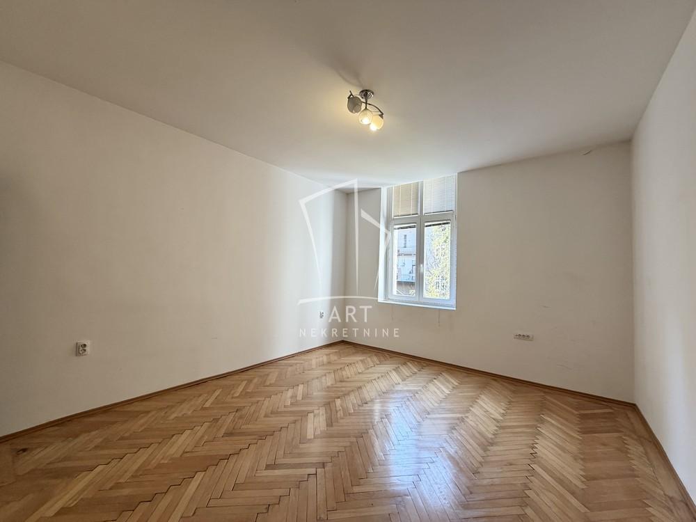 Stan na prodaju u Beogradu, Vračar, troiposoban, 81m2, cena 325000 evra