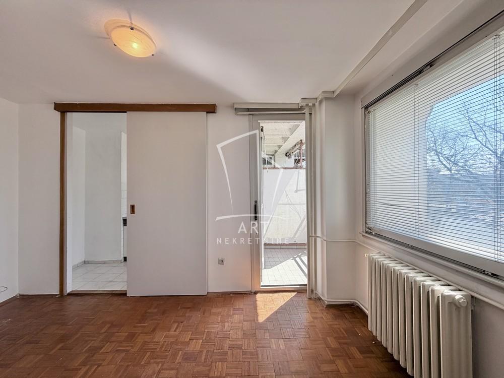 Stan na prodaju u Beogradu, Novi Beograd blok 28 (Potkovica), dvoiposoban, 58m2, cena 200000 evra