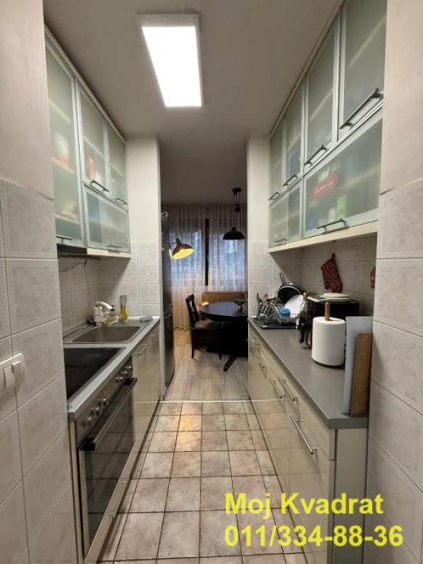 Stan na prodaju u Beogradu, Autokomanda, trosoban, 78m2, cena 328000 evra