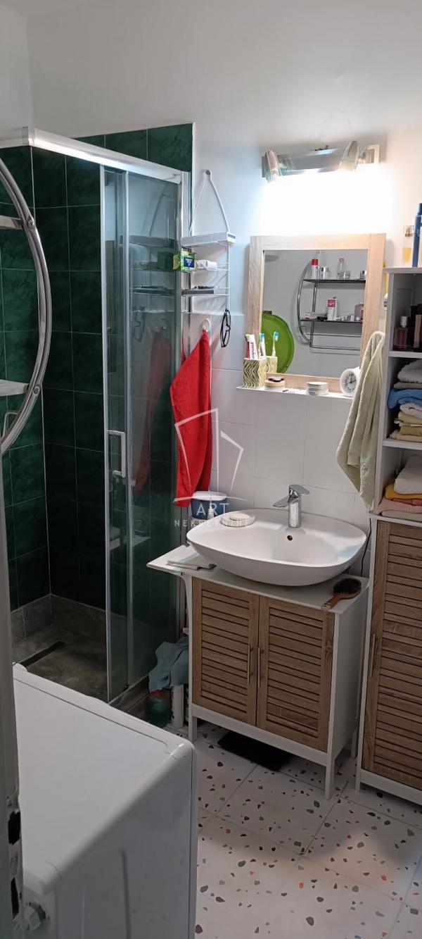 Stan na prodaju u Beogradu, Novi Beograd blok 45 (TC Enjub), dvoiposoban, 69m2, cena 280000 evra