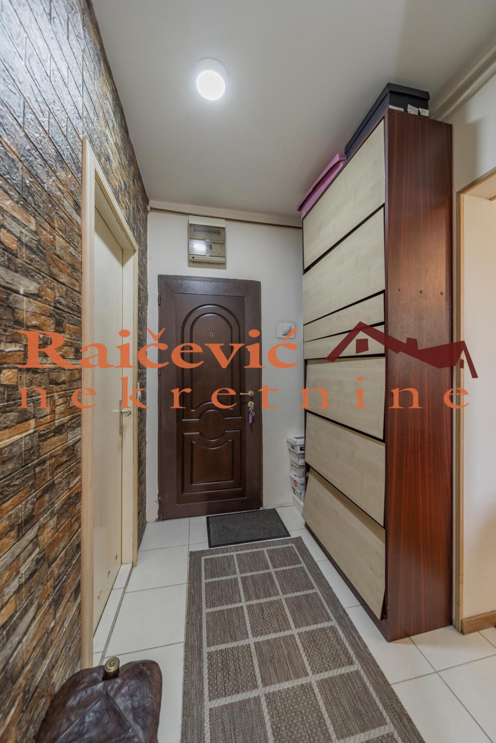 Stan na prodaju u Beogradu, Karaburma, cetvorosoban, 93m2, cena 250000 evra