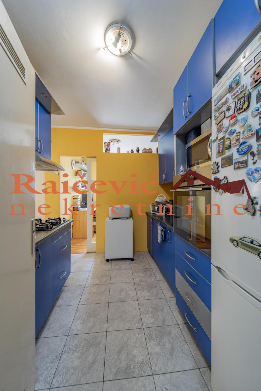 Stan na prodaju u Beogradu, Karaburma, cetvorosoban, 93m2, cena 250000 evra