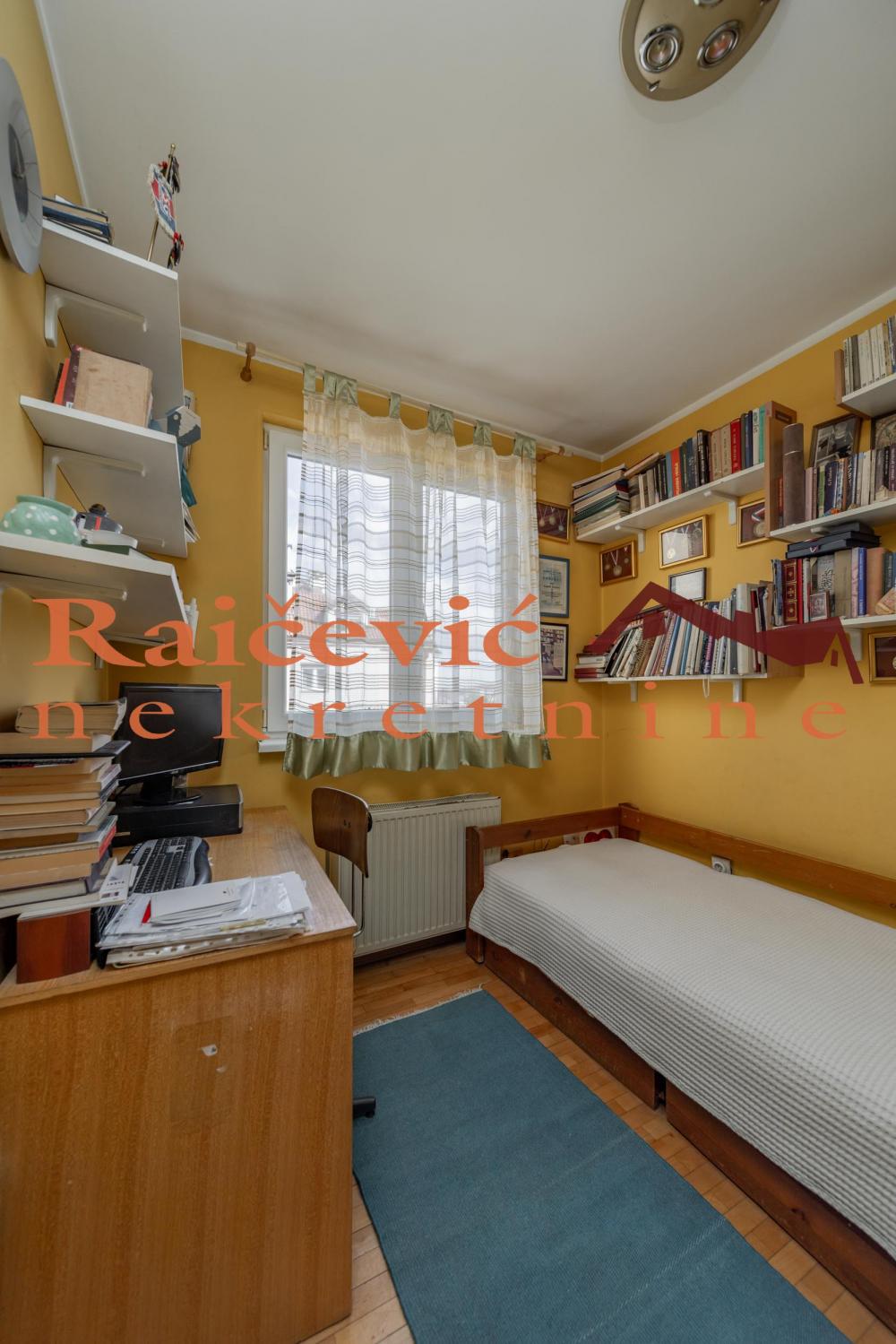 Stan na prodaju u Beogradu, Karaburma, cetvorosoban, 93m2, cena 250000 evra