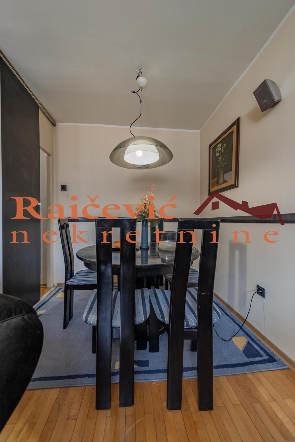 Stan na prodaju u Beogradu, Karaburma, cetvorosoban, 93m2, cena 250000 evra