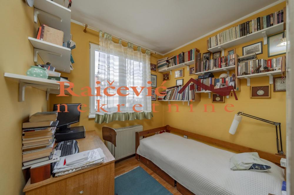 Stan na prodaju u Beogradu, Karaburma, cetvorosoban, 93m2, cena 250000 evra