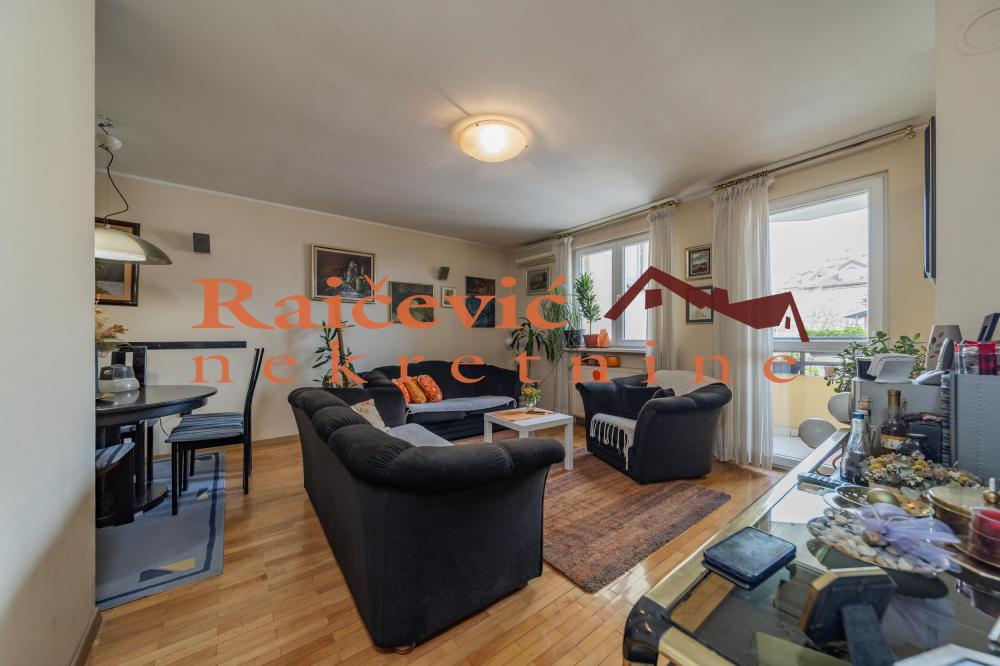 Stan na prodaju u Beogradu, Karaburma, cetvorosoban, 93m2, cena 250000 evra