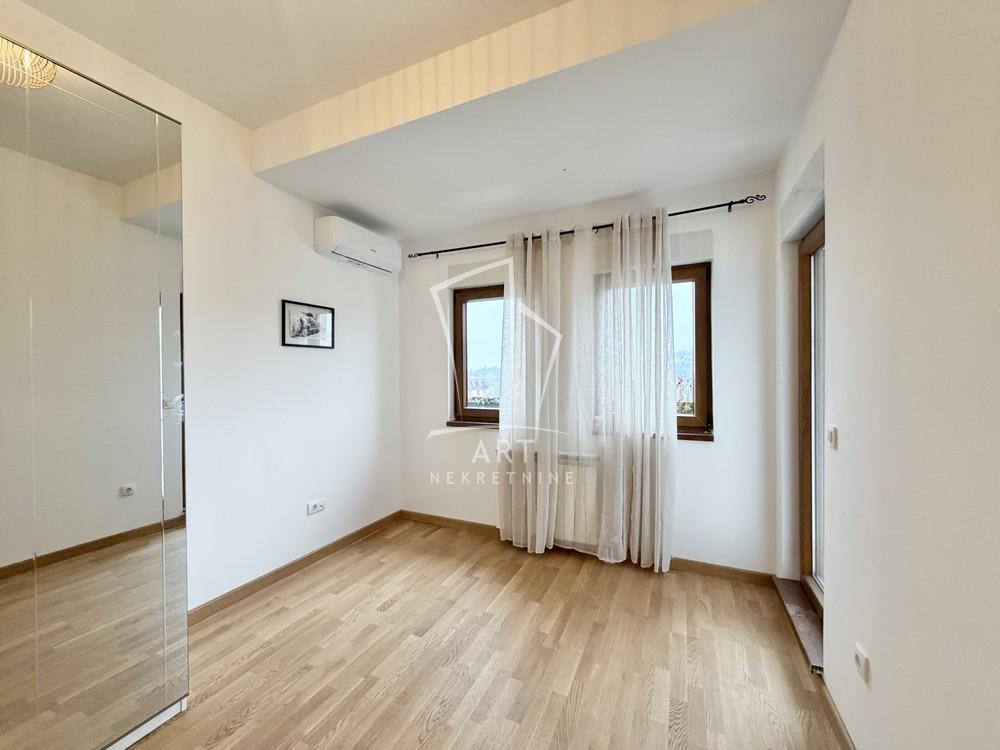 Stan na prodaju u Beogradu, Đeram pijaca, 155m2, cena 605000 evra