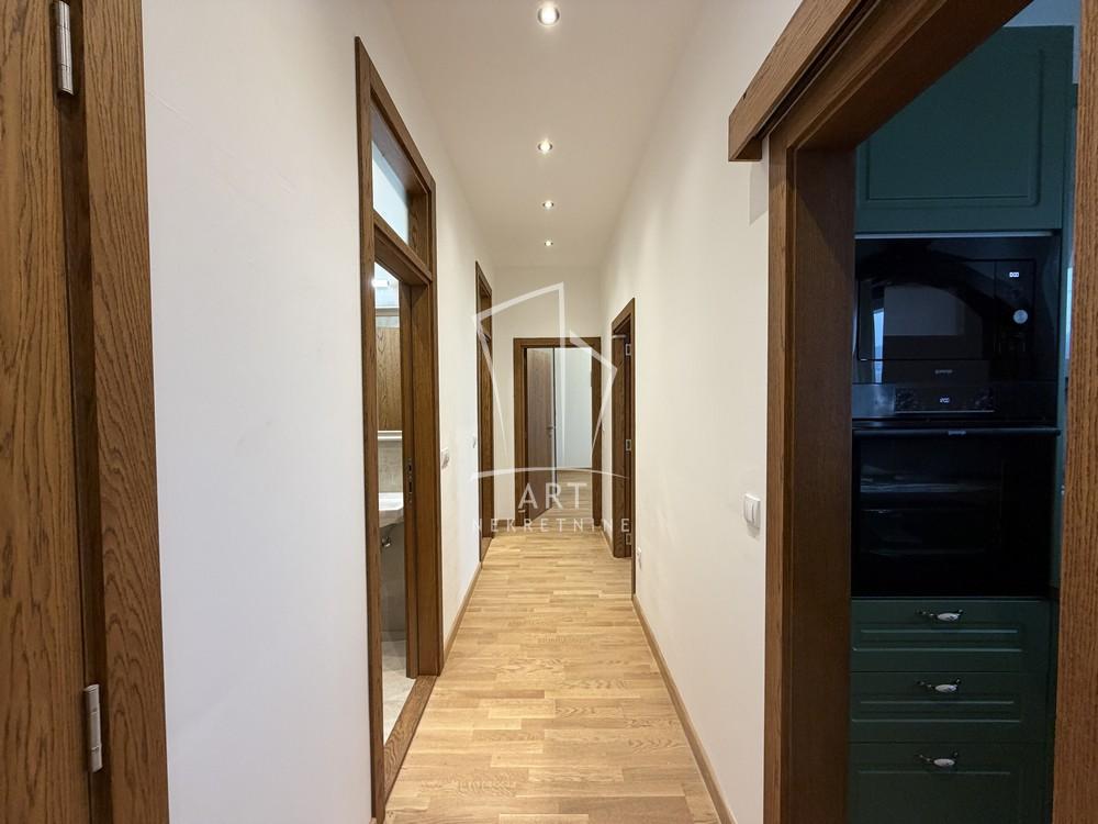 Stan na prodaju u Beogradu, Đeram pijaca, 155m2, cena 605000 evra