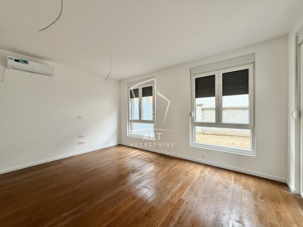 Stan na prodaju u Beogradu, Surčin, trosoban, 60m2, cena 155000 evra