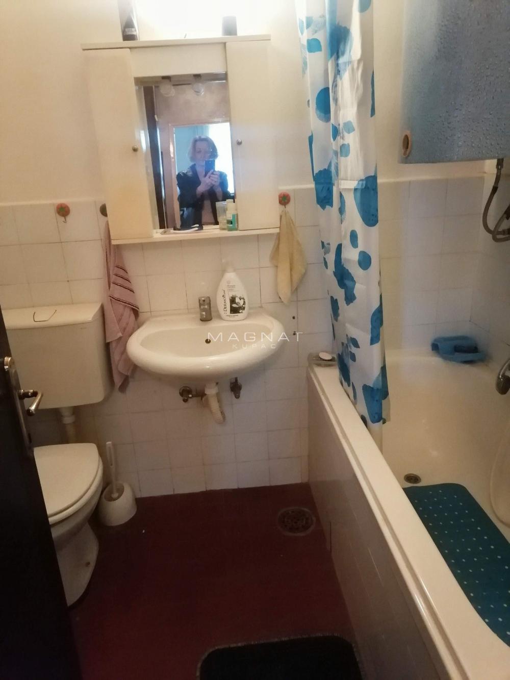 Stan na prodaju u Beogradu, Borča, trosoban, 66m2, cena 118000 evra