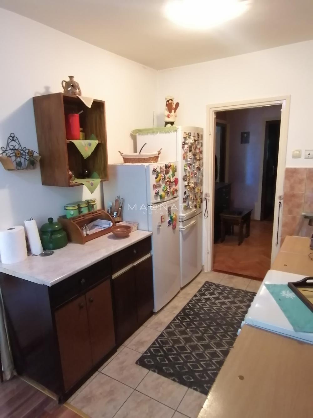 Stan na prodaju u Beogradu, Borča, trosoban, 66m2, cena 118000 evra