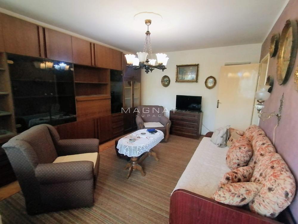 Stan na prodaju u Beogradu, Borča, trosoban, 66m2, cena 118000 evra