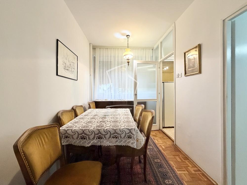 Stan na prodaju u Beogradu, Novi Beograd blok 70 (Kineski TC), dvosoban, 65m2, cena 230000 evra