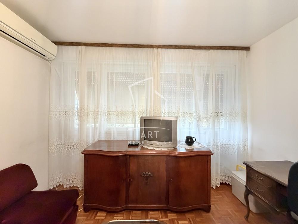 Stan na prodaju u Beogradu, Novi Beograd blok 70 (Kineski TC), dvosoban, 65m2, cena 230000 evra