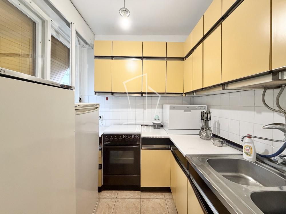 Stan na prodaju u Beogradu, Novi Beograd blok 70 (Kineski TC), dvosoban, 65m2, cena 230000 evra