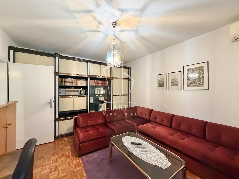 Stan na prodaju u Beogradu, Novi Beograd blok 70 (Kineski TC), dvosoban, 65m2, cena 230000 evra