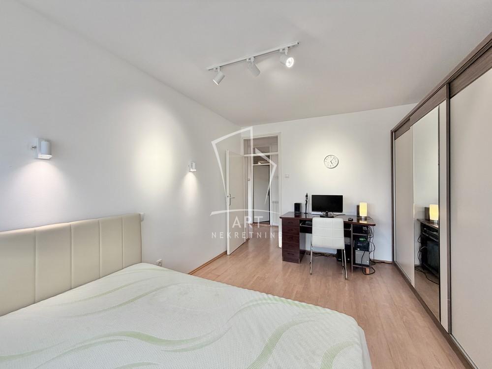 Stan na prodaju u Beogradu, Banovo brdo, dvosoban, 62m2, cena 185000 evra