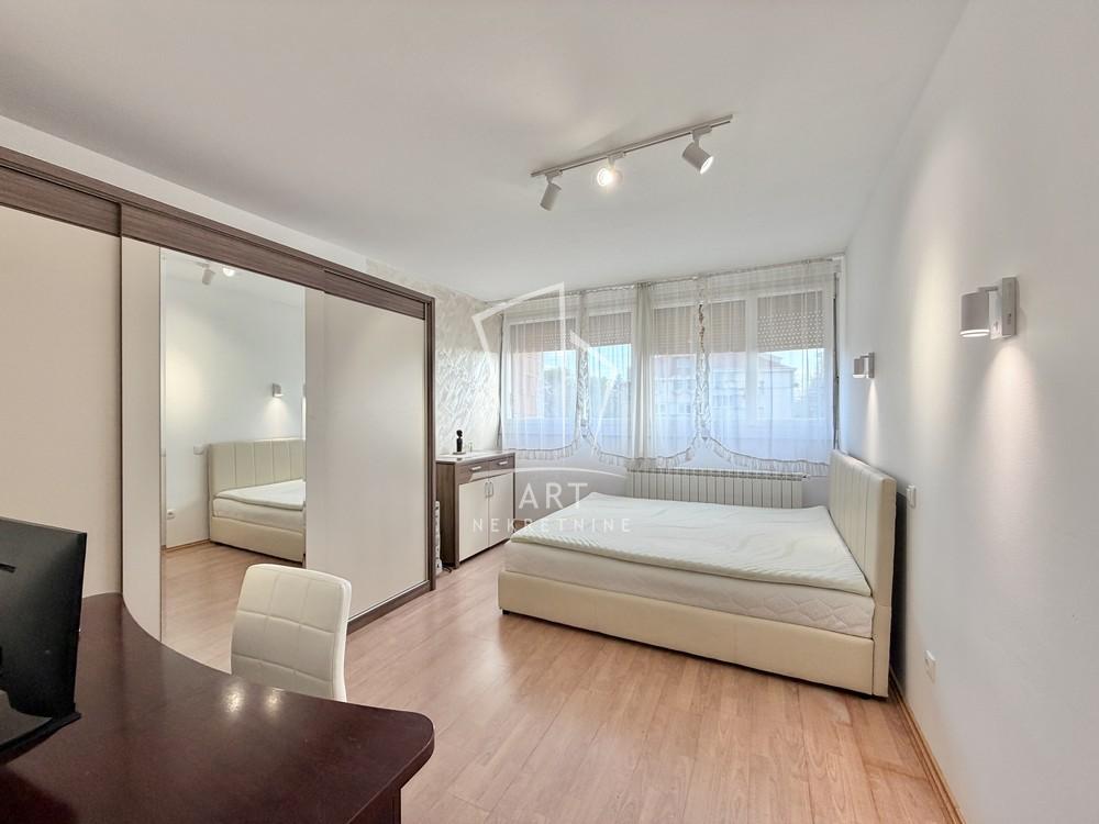 Stan na prodaju u Beogradu, Banovo brdo, dvosoban, 62m2, cena 185000 evra