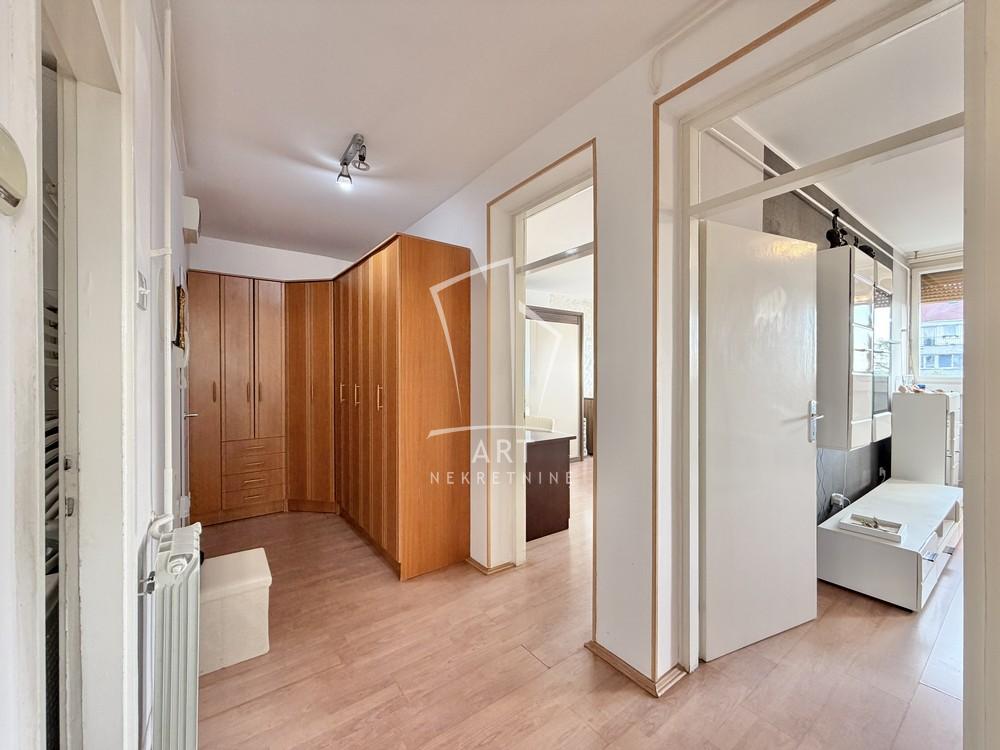 Stan na prodaju u Beogradu, Banovo brdo, dvosoban, 62m2, cena 185000 evra