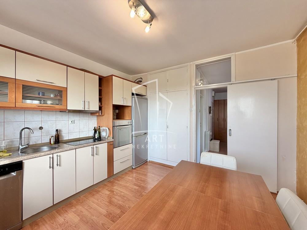 Stan na prodaju u Beogradu, Banovo brdo, dvosoban, 62m2, cena 185000 evra