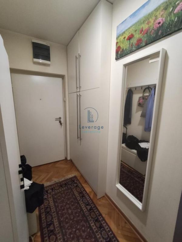 Stan na prodaju u Beogradu, Karaburma, jednoiposoban, 43m2, cena 137600 evra