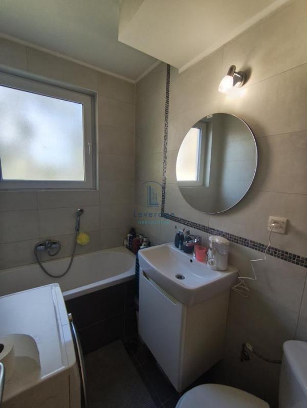 Stan na prodaju u Beogradu, Karaburma, jednoiposoban, 43m2, cena 137600 evra