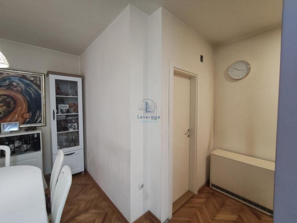 Stan na prodaju u Beogradu, Karaburma, jednoiposoban, 43m2, cena 137600 evra