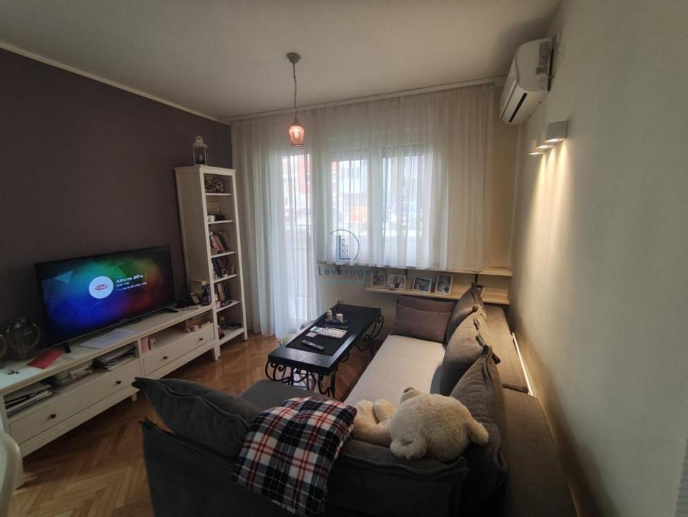 Stan na prodaju u Beogradu, Karaburma, jednoiposoban, 43m2, cena 137600 evra