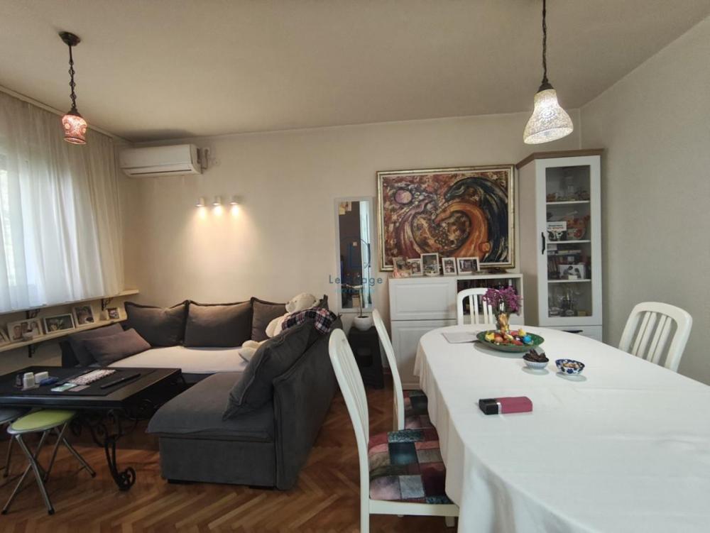 Stan na prodaju u Beogradu, Karaburma, jednoiposoban, 43m2, cena 137600 evra