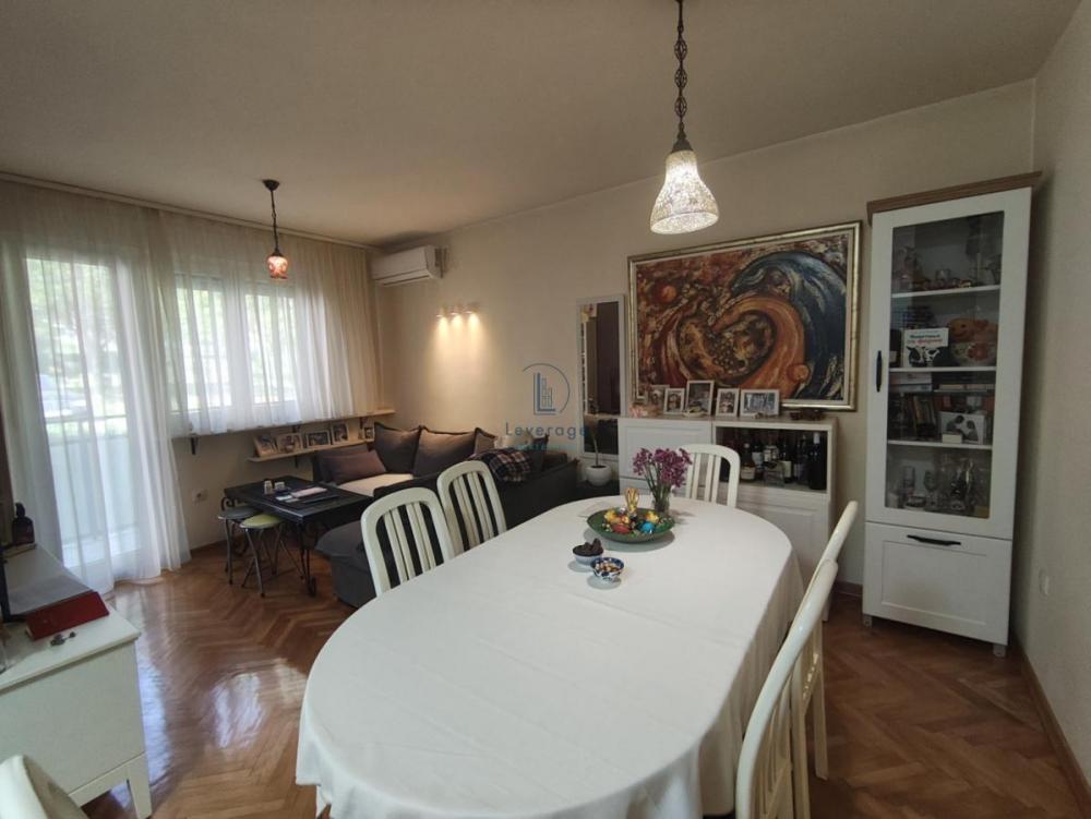 Stan na prodaju u Beogradu, Karaburma, jednoiposoban, 43m2, cena 137600 evra