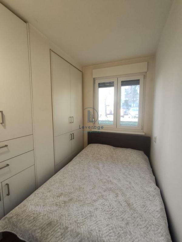 Stan na prodaju u Beogradu, Karaburma, jednoiposoban, 43m2, cena 137600 evra