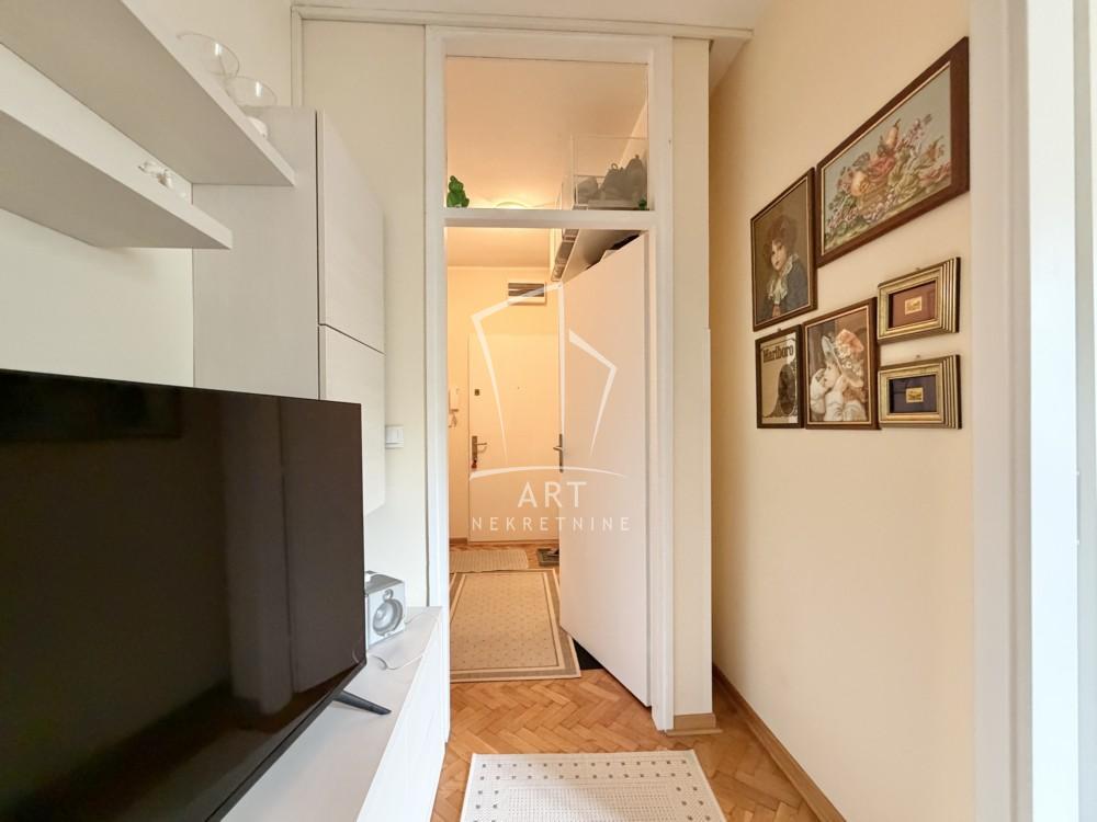 Stan na prodaju u Beogradu, Vukov spomenik, jednoiposoban, 38m2, cena 190000 evra