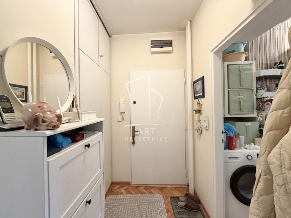 Stan na prodaju u Beogradu, Vukov spomenik, jednoiposoban, 38m2, cena 190000 evra