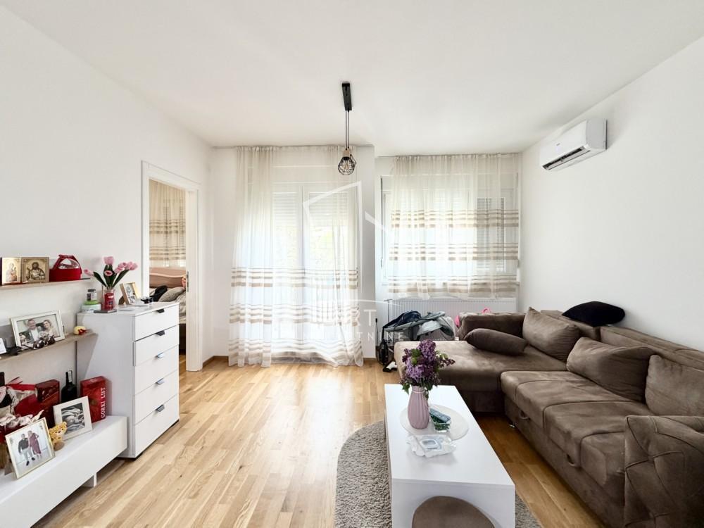 Stan na prodaju u Beogradu, Borča, jednoiposoban, 42m2, cena 99000 evra