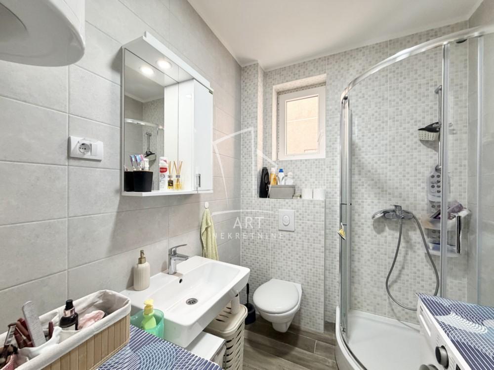 Stan na prodaju u Beogradu, Borča, jednoiposoban, 42m2, cena 99000 evra