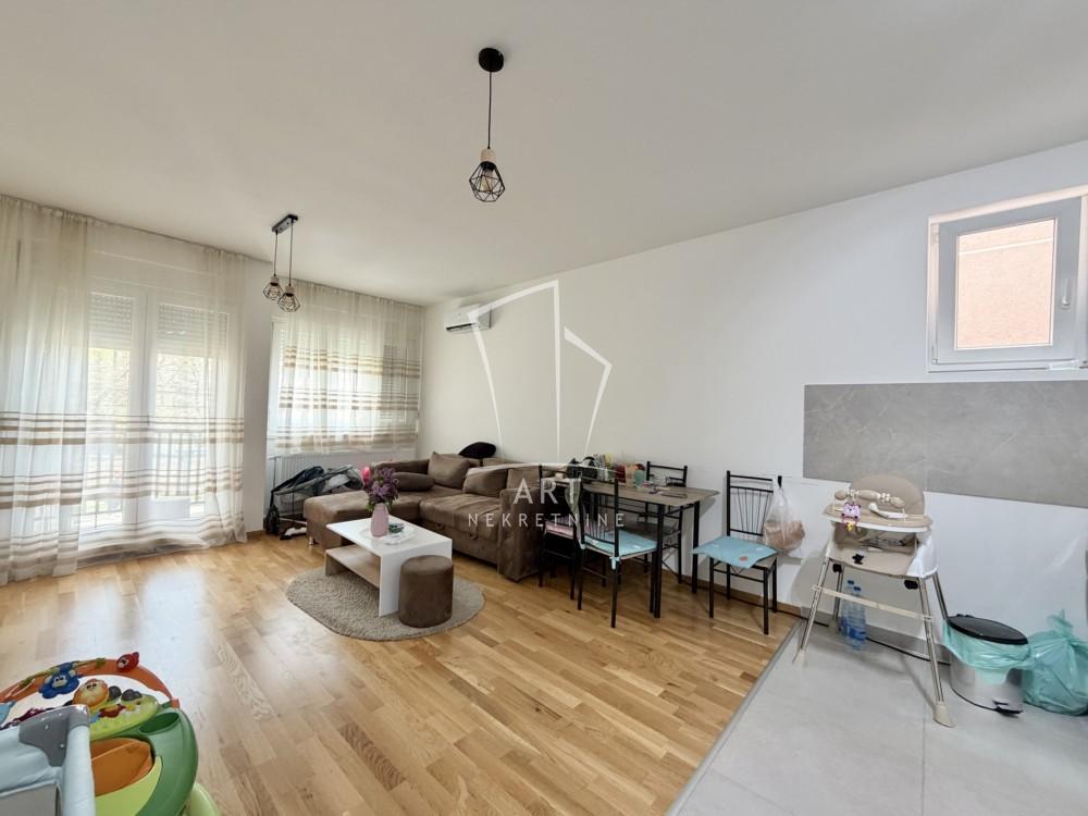 Stan na prodaju u Beogradu, Borča, jednoiposoban, 42m2, cena 99000 evra