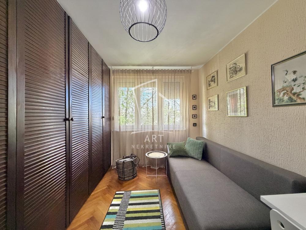 Stan na prodaju u Beogradu, Karaburma, dvosoban, 49m2, cena 156000 evra