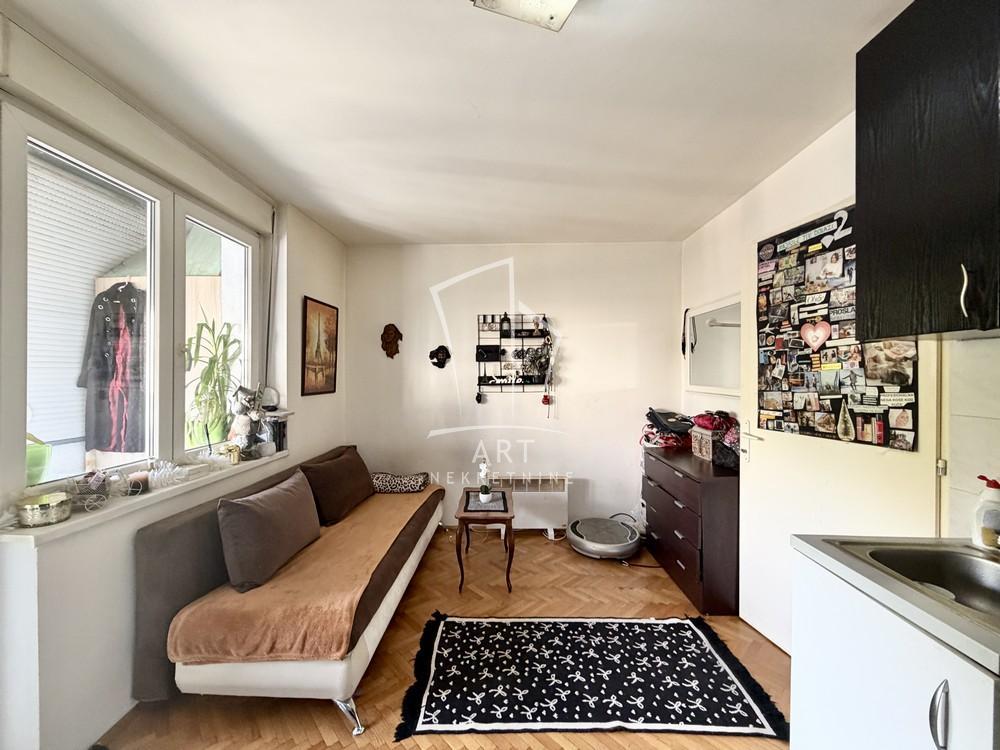 Stan na prodaju u Beogradu, Zemun, 26m2, cena 124000 evra