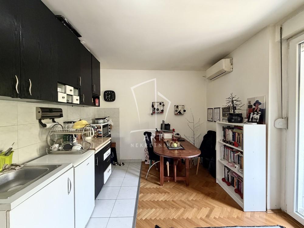 Stan na prodaju u Beogradu, Zemun, 26m2, cena 124000 evra