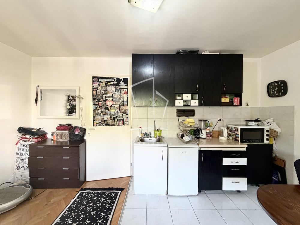 Stan na prodaju u Beogradu, Zemun, 26m2, cena 124000 evra