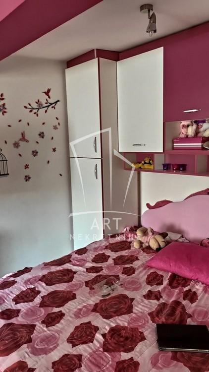 Stan na prodaju u Beogradu, Kumodraž, jednoiposoban, 53m2, cena 78000 evra